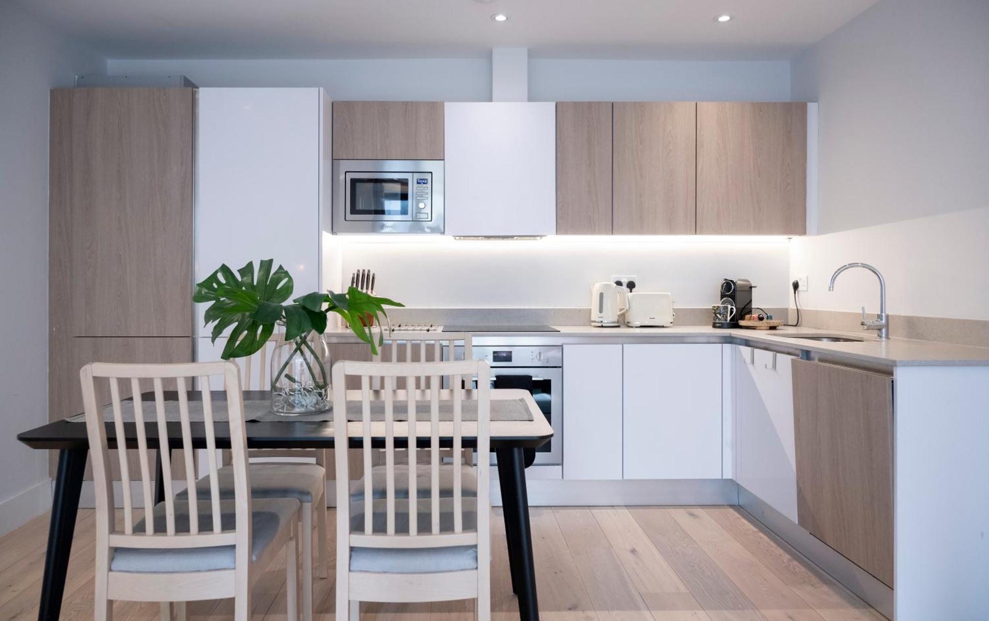 Apartament Lovely 1br - Zone 1 - Station Nearby